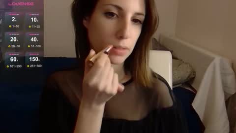 Laura online show from November 12, 8:33 pm