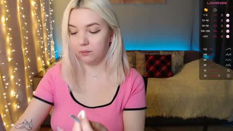 Snapshot of _blonde_barbie_ chatting on December 23, 6:26 pm Elizabeth online show from December 23, 6:26 pm
