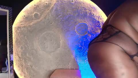 Caro. online show from April 8, 7:50 pm