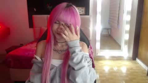 _charlotte_collins_ online show from May 13, 4:05 pm
