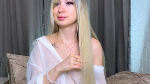 Snapshot of _crystal_moon_1 chatting on September 9, 7:58 pm _crystal_moon_1 online show from September 9, 7:58 pm