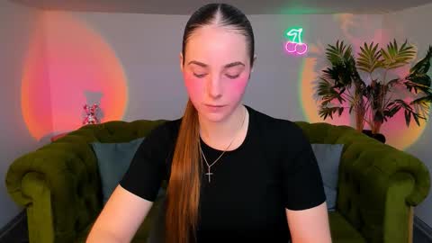 Snapshot of _cuddle_bug_ chatting on October 21, 1:27 pm Erika online show from October 21, 1:27 pm