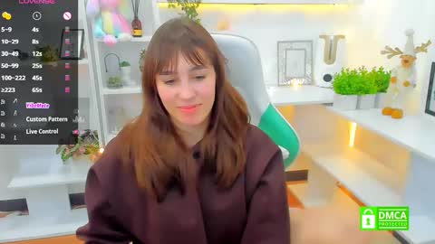Snapshot of _eliizabeth__ chatting on February 10, 12:19 am Lizzy online show from February 10, 12:19 am
