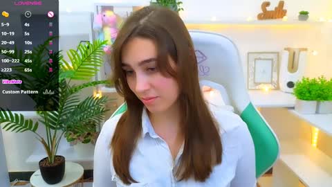 Snapshot of _eliizabeth__ chatting on January 24, 1:45 am Lizzy online show from January 24, 1:45 am
