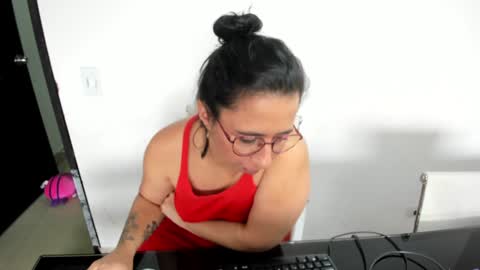 Snapshot of _emma_loyd_ chatting on December 5, 6:39 pm Emma online show from December 5, 6:39 pm