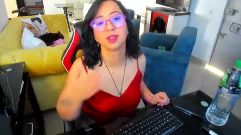 Snapshot of _emma_loyd_ chatting on January 29, 4:30 pm Emma online show from January 29, 4:30 pm