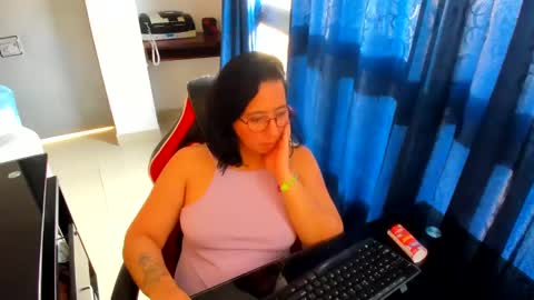 Snapshot of _emma_loyd_ chatting on February 10, 10:30 pm Emma online show from February 10, 10:30 pm