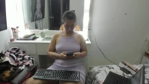 Snapshot of _emma_loyd_ chatting on December 31, 12:43 am Emma online show from December 31, 12:43 am