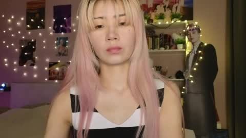 EveEva online show from April 14, 2:37 am