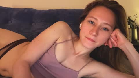 Snapshot of _feli_ chatting on February 22, 5:12 am all my social online show from February 22, 5:12 am
