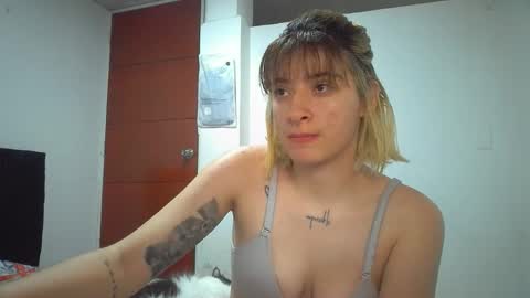 Mia-foster online show from May 11, 12:50 am