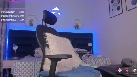 Snapshot of _giarose chatting on February 11, 4:33 am Gia Rose online show from February 11, 4:33 am