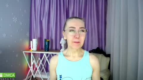 _greybunny_ online show from February 18, 8:59 am