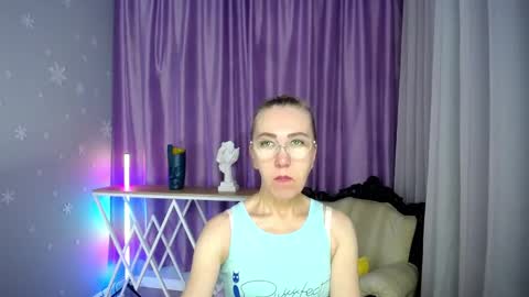 _greybunny_ online show from September 13, 10:39 am