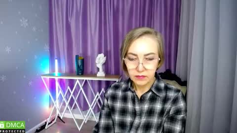 _greybunny_ online show from October 23, 11:55 am