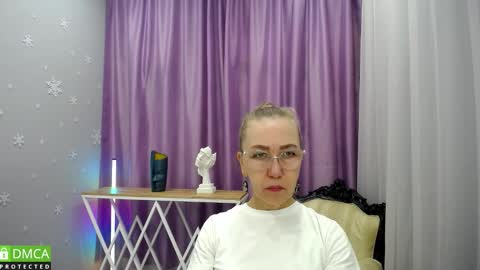 _greybunny_ online show from September 19, 8:51 am