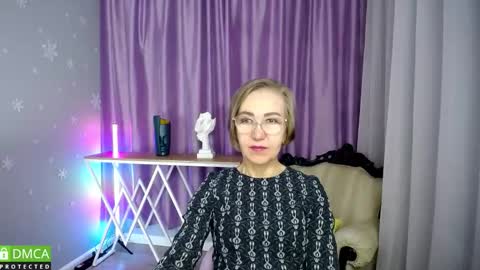 _greybunny_ online show from October 14, 12:30 pm