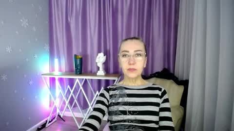 _greybunny_ online show from September 10, 9:10 am