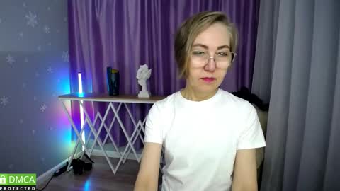 _greybunny_ online show from October 17, 7:23 am