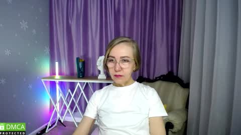 _greybunny_ online show from October 22, 11:45 am