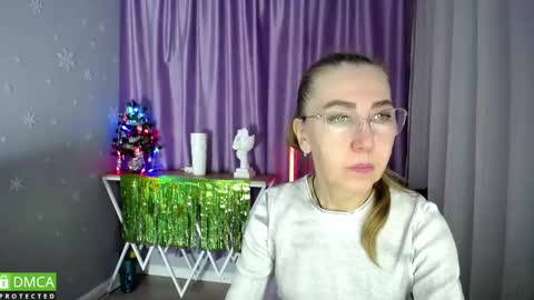 _greybunny_ online show from January 14, 8:09 am