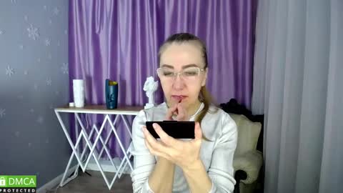 _greybunny_ online show from January 23, 8:04 am
