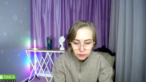 _greybunny_ online show from October 21, 9:58 am