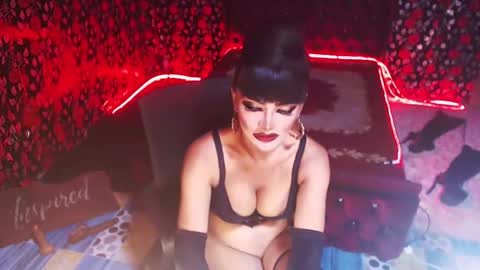 Snapshot of _hailyourqueenx chatting on December 8, 10:25 pm GoDDess Chloe online show from December 8, 10:25 pm