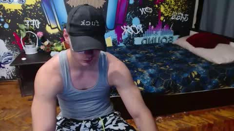 _happydayleon_ online show from September 18, 6:12 pm