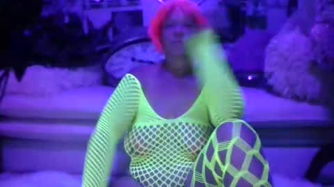 _hitgirly_ online show from March 4, 5:26 am