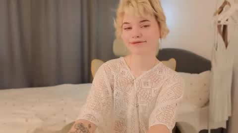 Alisha online show from May 23, 11:50 am