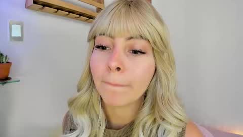 Snapshot of _hottie__ chatting on September 9, 5:24 pm _hottie__ online show from September 9, 5:24 pm
