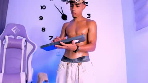 _jaccock_ online show from April 8, 6:00 pm