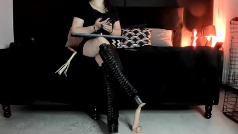 Snapshot of _jade_16 chatting on March 10, 11:45 am Miss Jade online show from March 10, 11:45 am