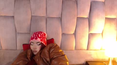 Mia online show from February 18, 4:51 pm