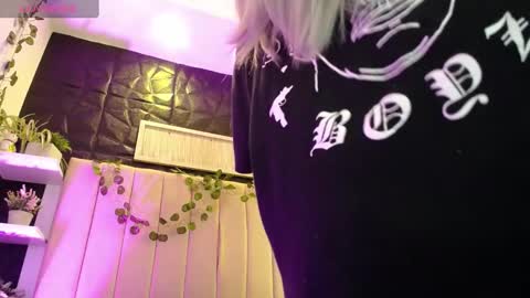 Mia online show from January 11, 2:15 pm