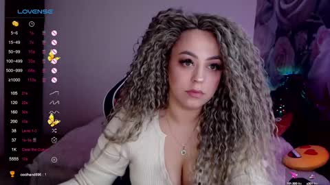 _just_a_queen_3 online show from December 30, 5:55 pm