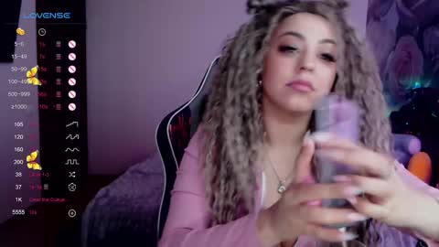 _just_a_queen_3 online show from January 17, 6:44 pm