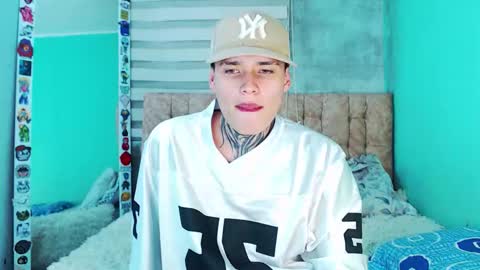 mod online show from November 25, 5:17 am