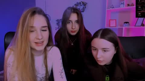 _kellykitten_ online show from March 25, 10:22 am