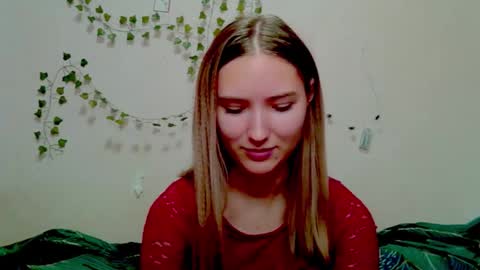 _kikiclark_ online show from November 20, 5:32 pm