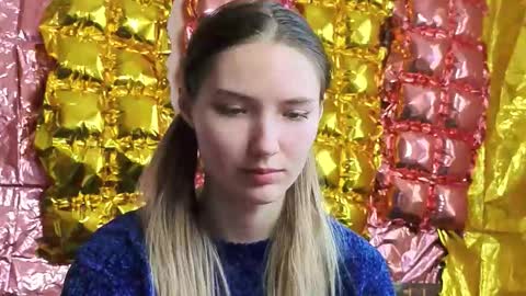 _kikiclark_ online show from March 18, 12:11 pm