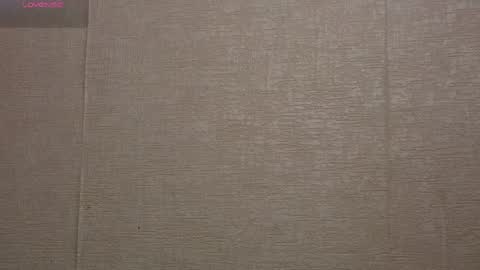 _kikiclark_ online show from May 7, 8:37 pm