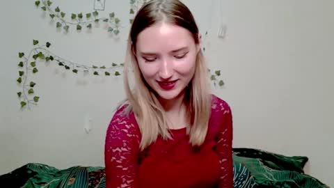 _kikiclark_ online show from November 29, 9:33 pm