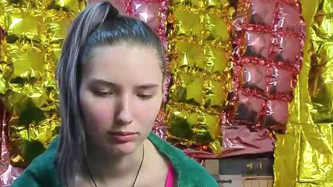 _kikiclark_ online show from April 13, 8:46 pm