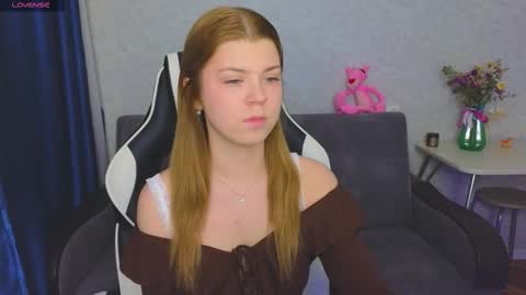 Molly   Emily online show from November 30, 6:15 pm