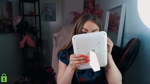 Snapshot of _kittyboo chatting on January 23, 8:36 am Aleksa online show from January 23, 8:36 am