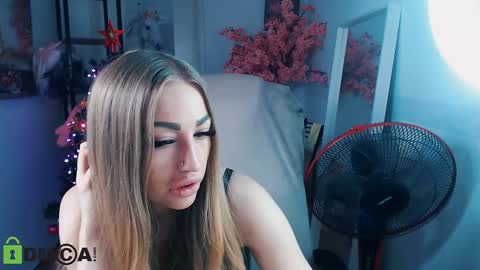 Snapshot of _kittyboo chatting on December 30, 4:20 am Aleksa online show from December 30, 4:20 am