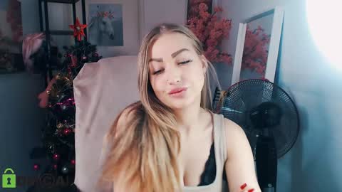 Snapshot of _kittyboo chatting on December 28, 11:19 am Aleksa online show from December 28, 11:19 am