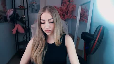 Snapshot of _kittyboo chatting on February 5, 11:02 am Aleksa online show from February 5, 11:02 am